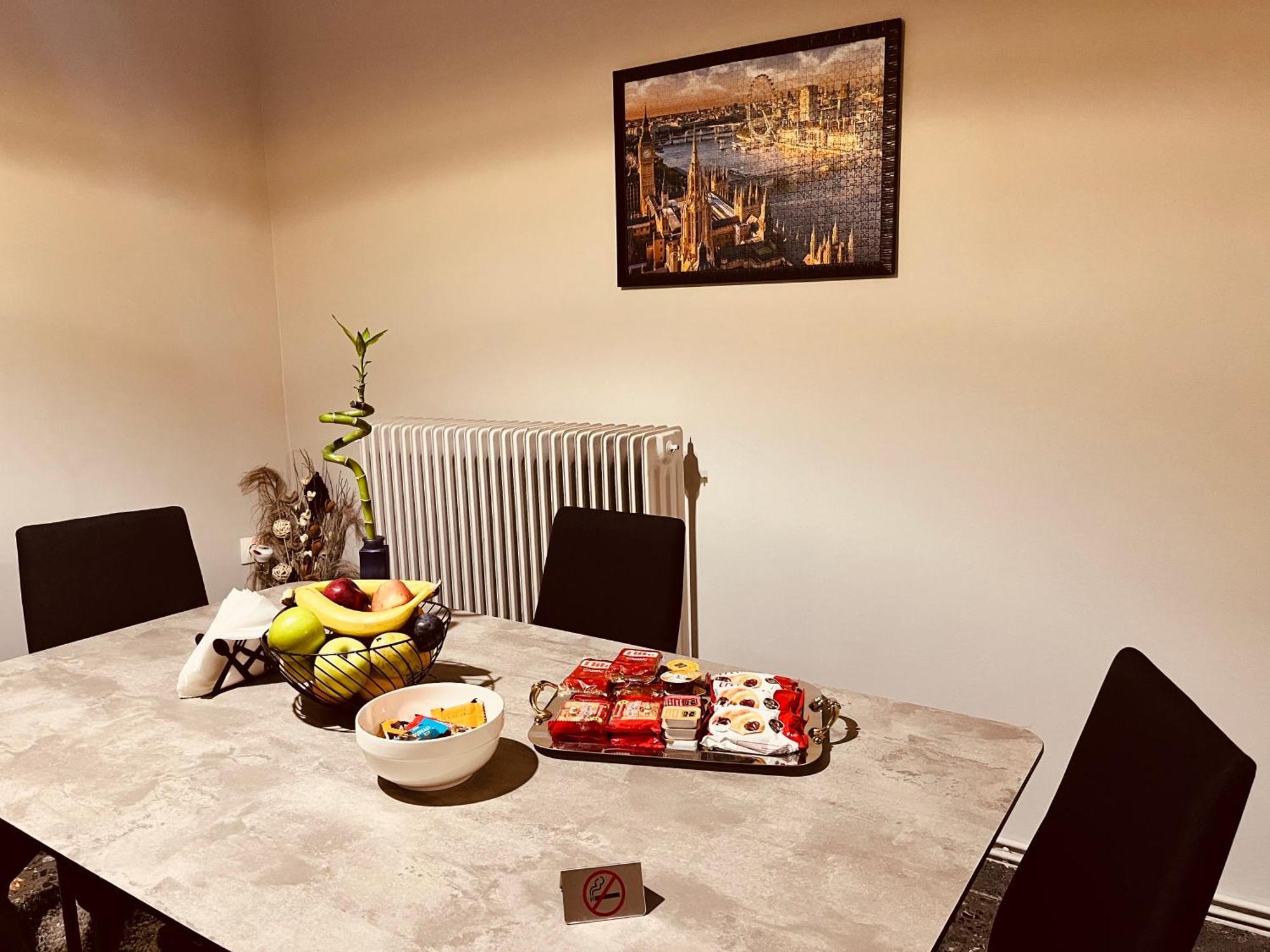 Stamos Apartment Airport Спата Екстер'єр фото